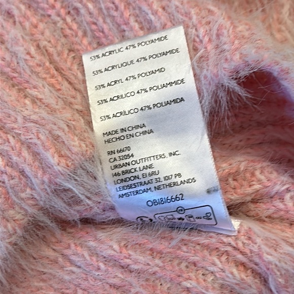 NEW Urban Outfitters Priscilla Pink Fuzzy V Beck pullover sweater women size S - Picture 8 of 9